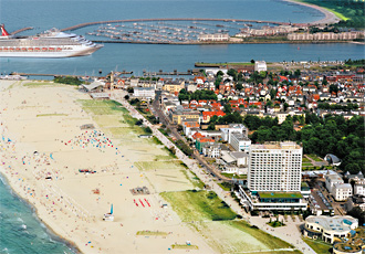 Seminarort Ostseebad Warnemünde mit dem Hotel Neptun im Vordergrund